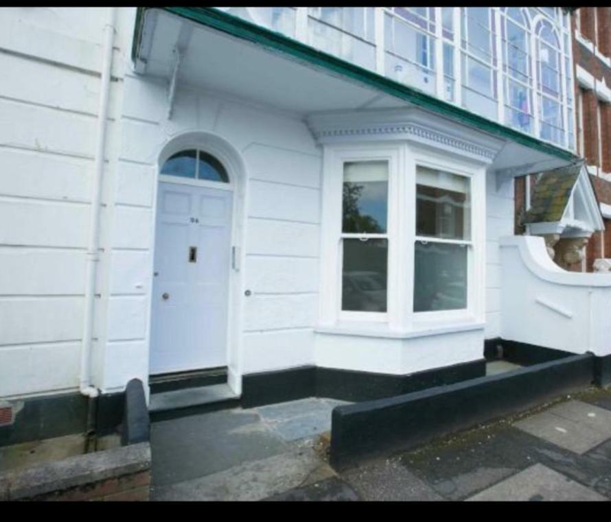 Beautiful One Bedroom Ground Floor Apartment With Parking Exeter Exteriör bild