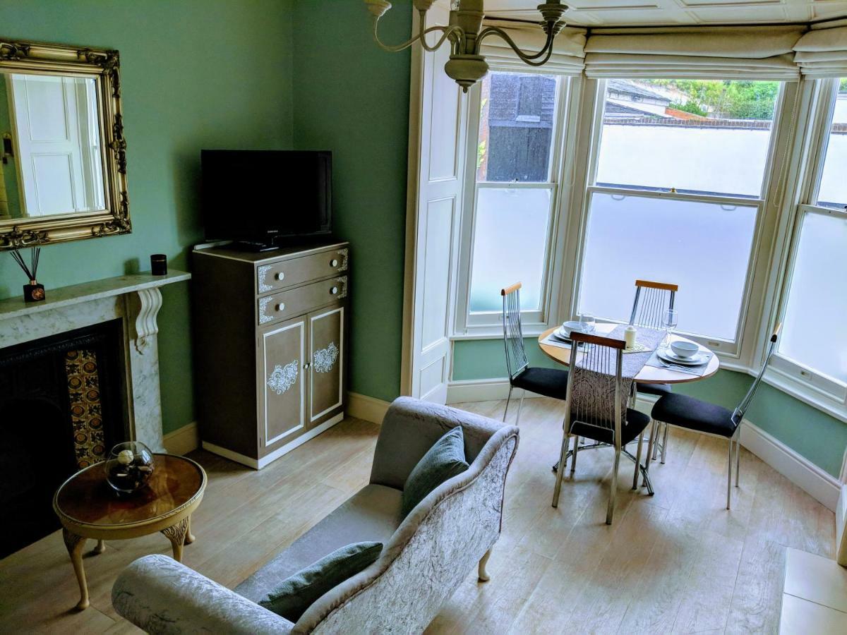 Beautiful One Bedroom Ground Floor Apartment With Parking Exeter Exteriör bild